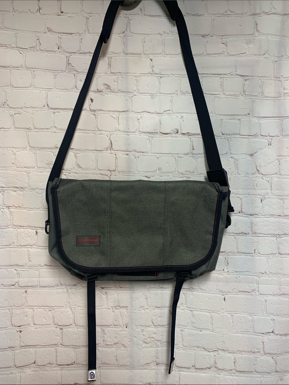 Timbuk2 Gray Black Messenger Bag Looks New